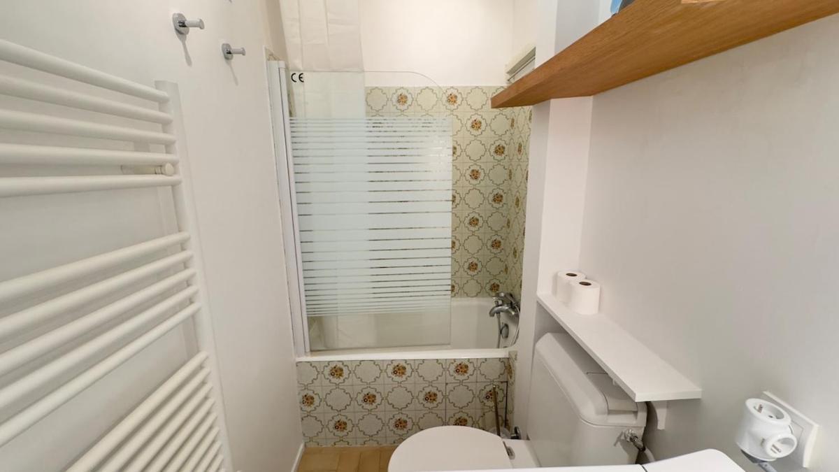 Au Coeur De Montmartre, Vivez Comme Un Local, Au Calme, Quartier Vivant, A Pied! Appartement Paris