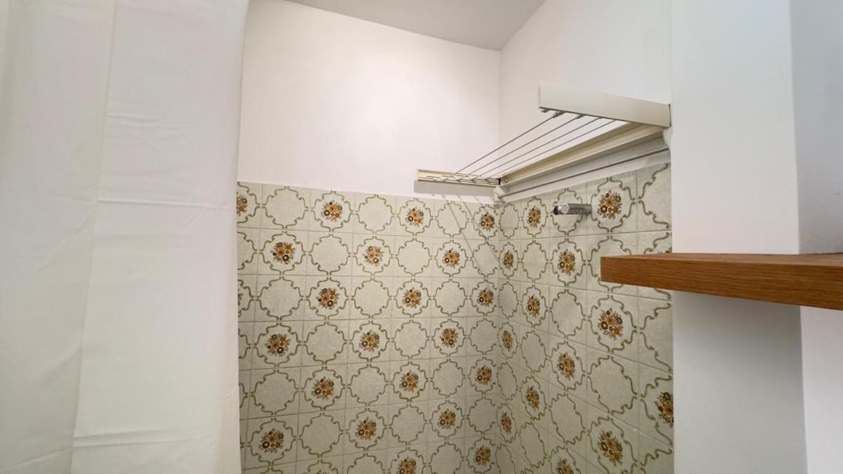 Appartement Au Coeur De Montmartre, Vivez Comme Un Local, Au Calme, Quartier Vivant, A Pied! *