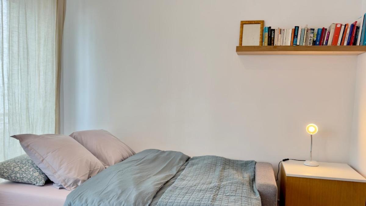Appartement Au Coeur De Montmartre, Vivez Comme Un Local, Au Calme, Quartier Vivant, A Pied! Parijs